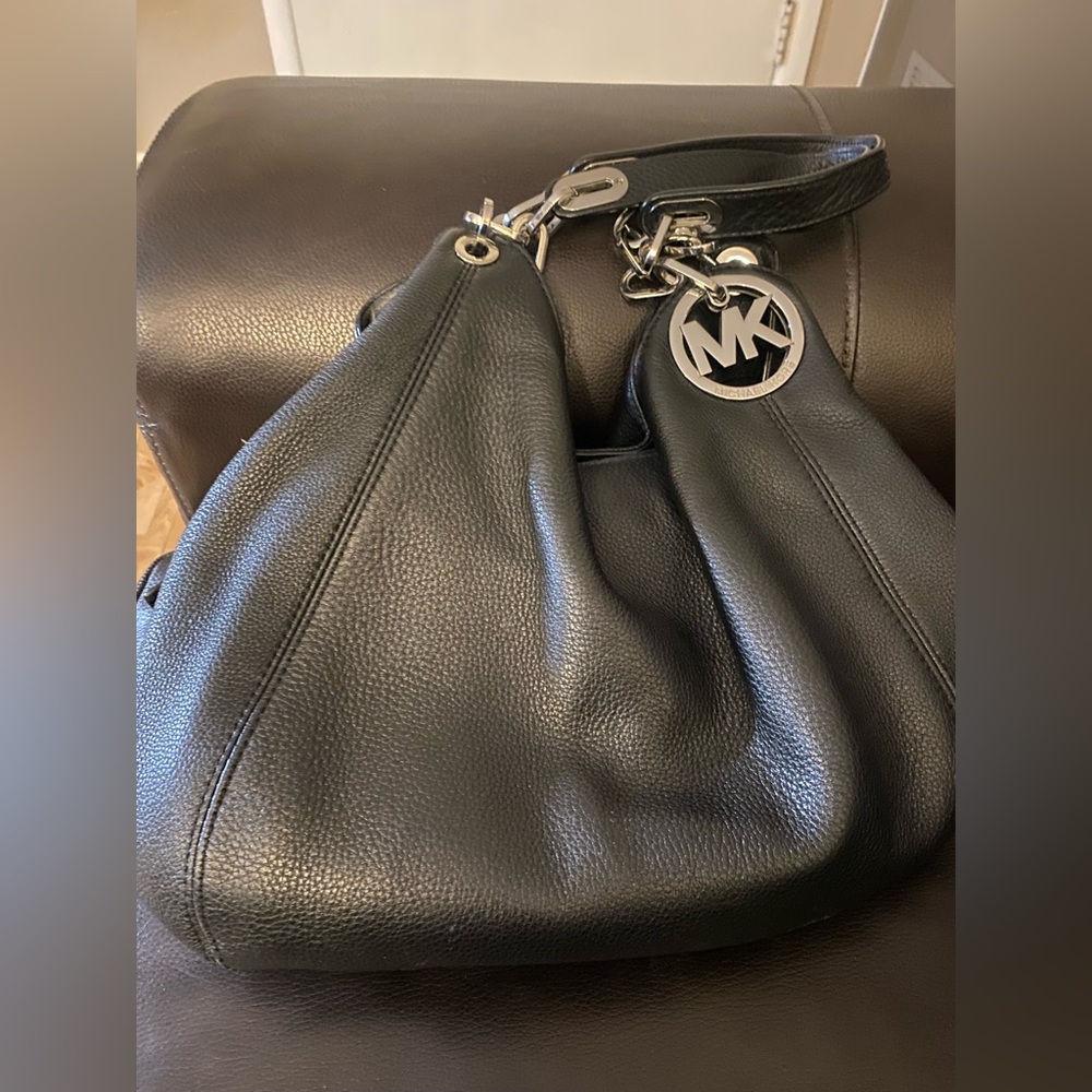 Michale Kors leather purse - like new